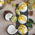 Mini pavlovas com frutas tropicais tudo gostoso