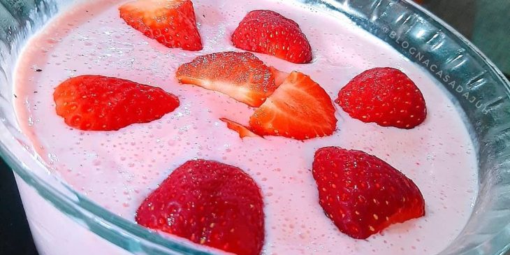 Mousse de morango de 5 minutos