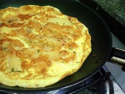 Omelete de frango e cheddar proteíca rápido