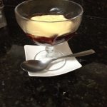 Sagu de vinho tinto com creme inglês tudo gostoso