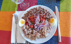 Salada de feijão fradinho com atum