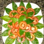 Salada de ora-pro-nóbis com tomate