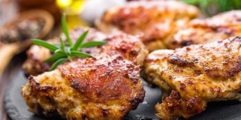Sobrecoxa de frango na mostarda