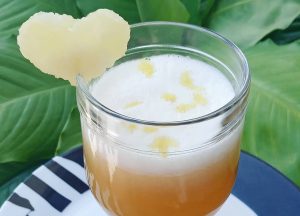 Suco de abacaxi com gengibre