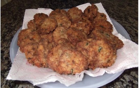 bolinho de arroz com carne sequinho prático