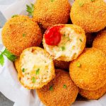 bolinho de arroz com queijo tudo gostoso