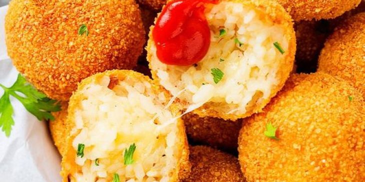 bolinho de arroz com queijo tudo gostoso