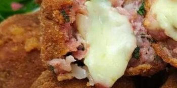 Bolinho de queijo com linguiça