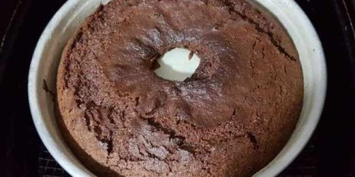 bolo de chocolate na airfryer simples tudo gostoso