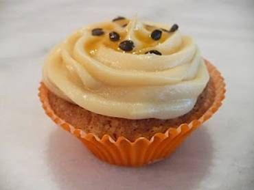 cupcake de maracujá com cobertura