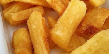 Macaxeira frita no óleo de algodão