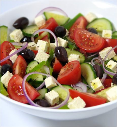 salada com queijo coalho prátido simples