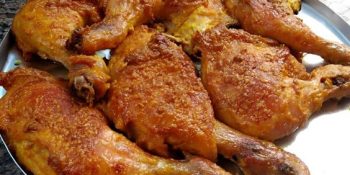 Sobrecoxa de frango no forno