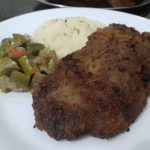 Bifes de fígado à milanesa