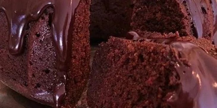 Bolo de chocolate com iogurte no liquidificador