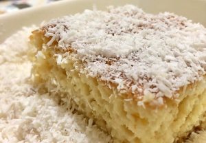 Bolo de coco simples