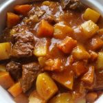 Carne de panela com batata e caldo grosso tudo gostoso