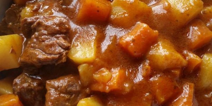 Carne de panela com batata e caldo grosso tudo gostoso