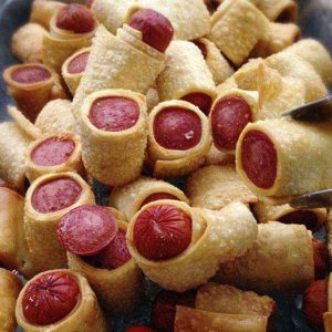 Enroladinho de salsicha com massa de pastel