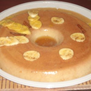 Pudim de banana com canela