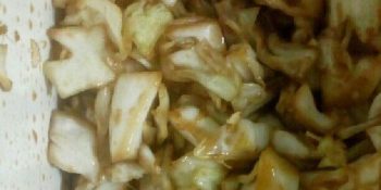 Salada de repolho com gergelim e shoyu
