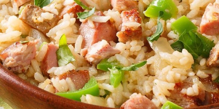 Arroz de forno com bacon tudo gostoso