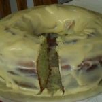 Bolo de laranja com cobertura de leite condensado e limão tudo gostoso