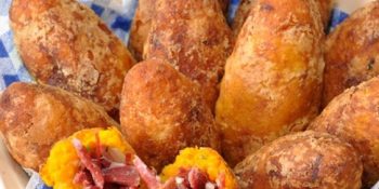 Coxinha com massa de abóbora