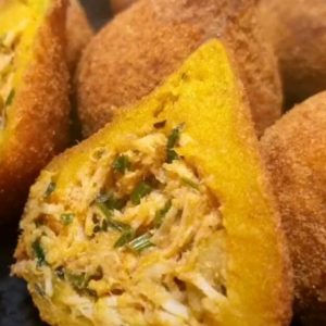 Coxinha de abóbora com frango tudo gostoso