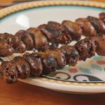 espetinho de coração de galinha no churrasco 1