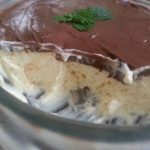 mousse de limão com chocolate e biscoito tudo gostoso
