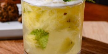 Drink de abacaxi com hortelã