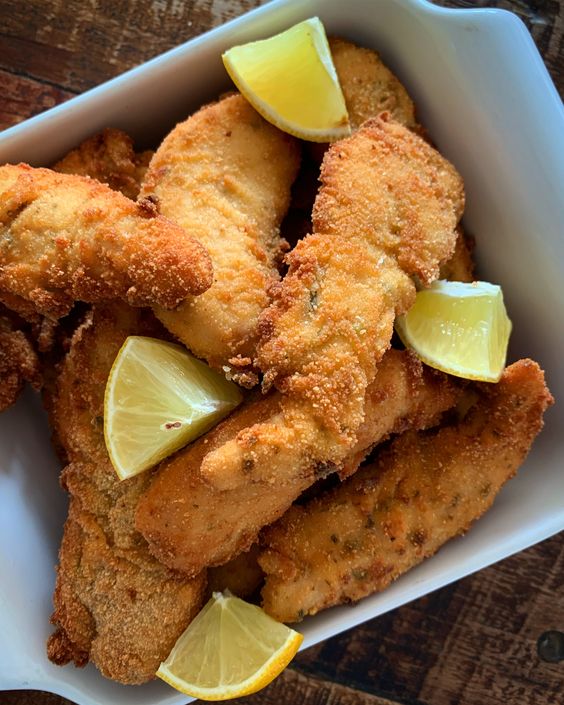 Filé de frango crocante com farinha de rosca