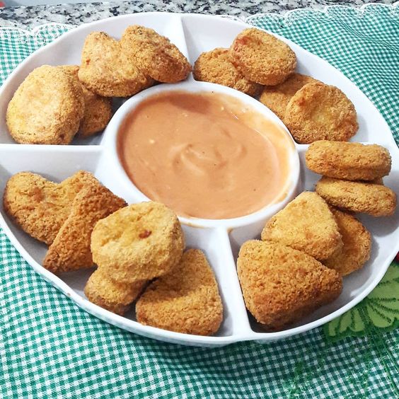 Nuggets com molho prático demais