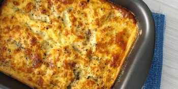 Omelete de forno com cebola: a receita mais prática que você vai ver hoje