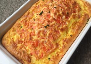 Omelete de forno com cebola