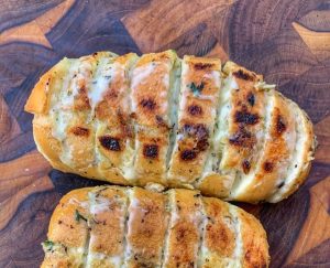 Pão de alho com pão francês