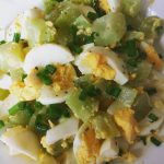 Salada de chuchu com ovos