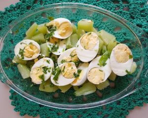 Salada de chuchu com ovos