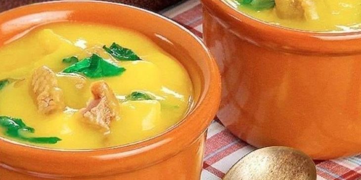 Sopa de macaxeira com calabresa