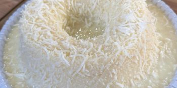 Um bolo de tapioca granulada da titia cai tão bem pra amanhã
