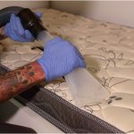 limpar colchão de bebê