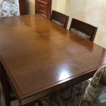 limpar mesa de madeira antiga