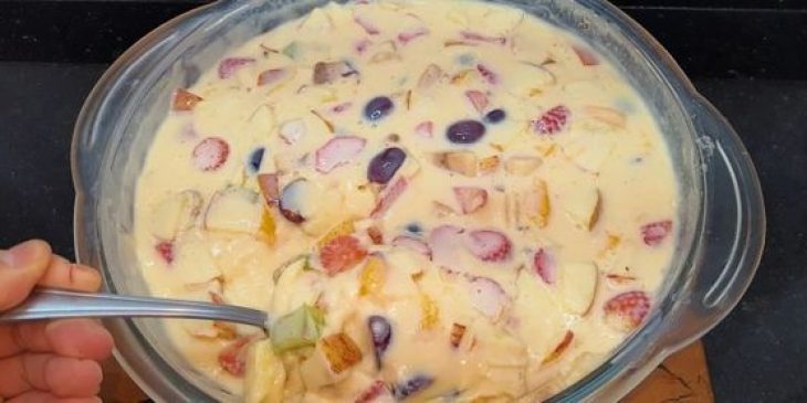 Salada de fruta com gelatina tudo gostoso