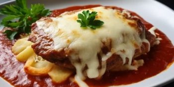 Bife à parmegiana do Edu Guedes fica uma verdadeira perfeição