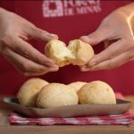 Pão com requeijão no forno tudo gostoso