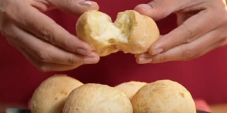 Pão com requeijão no forno tudo gostoso