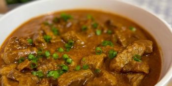 Picadinho de carne picante que tem aquele gosto de comida de vó