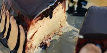 Torta de sorvete que fica perfeita quando termina