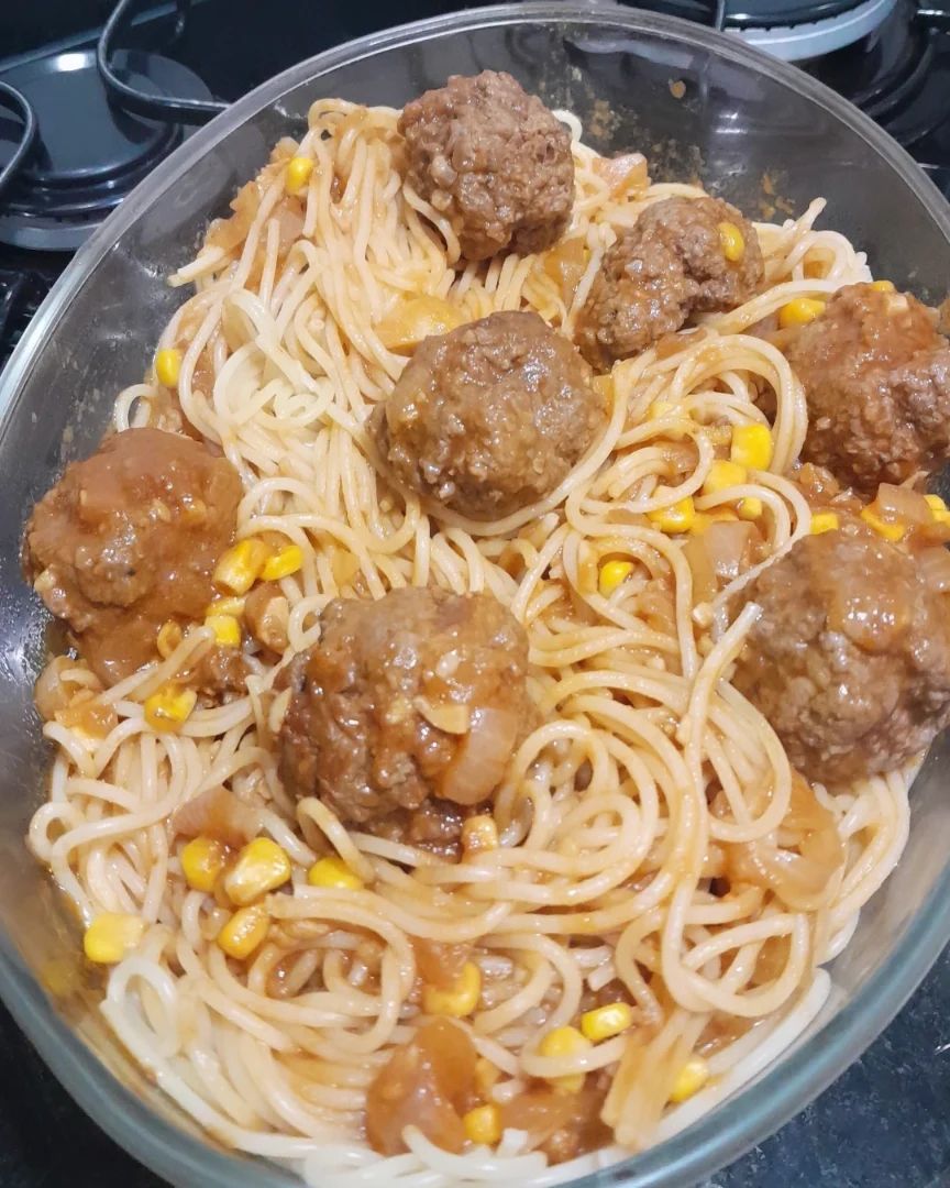 Receita de Receita de almôndegas só com carne moída: almoço que dá orgulho